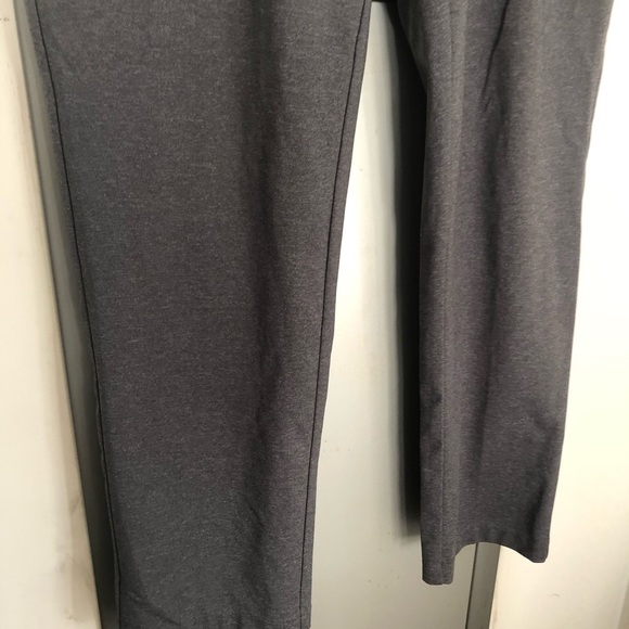 Uniqlo Gray Stretchy Dress Pants (size small) - Picture 5 of 11